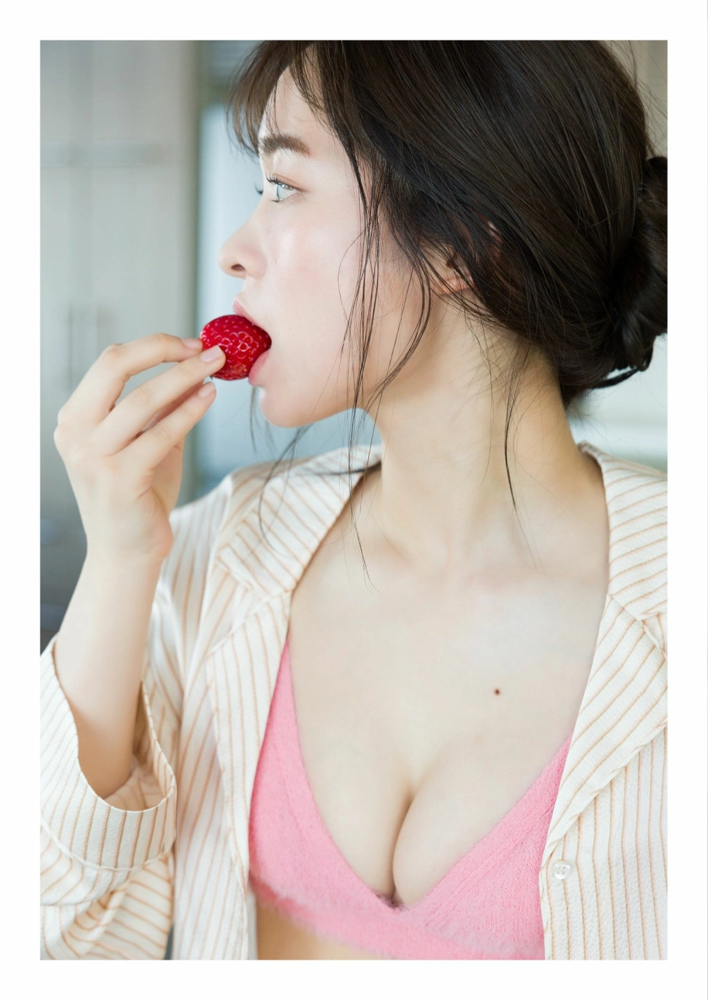 Sẽ gái xinh vú to với thân hình sexy bốc lửa thu hút mọi ánh nhìn.