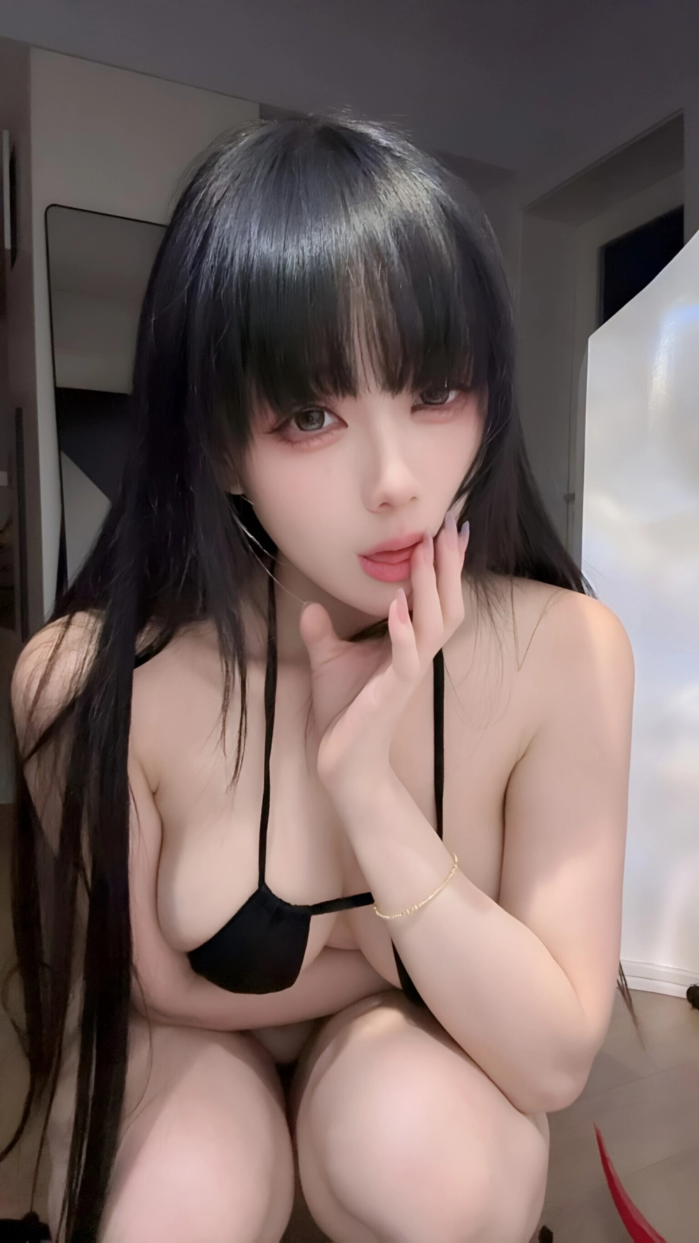 Ảnh gái xinh lộ núm vú thể hiện nét đẹp gợi cảm táo bạo cuốn hút.