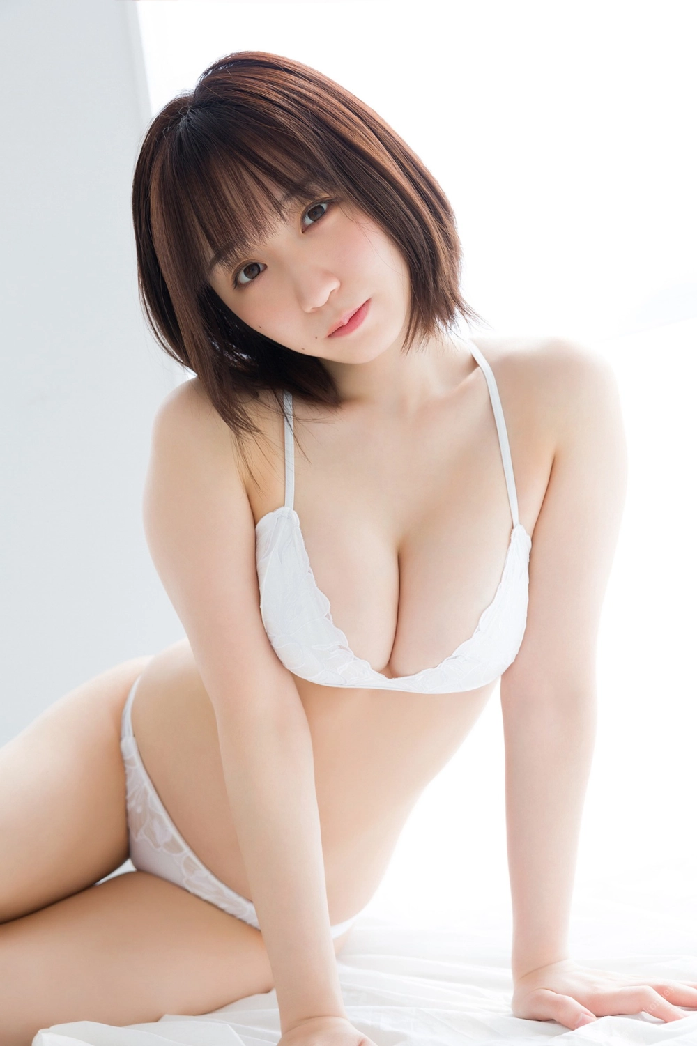 Ảnh gái xinh mặc bikini vú to thể hiện nét đẹp sexy nóng bỏng thu hút.