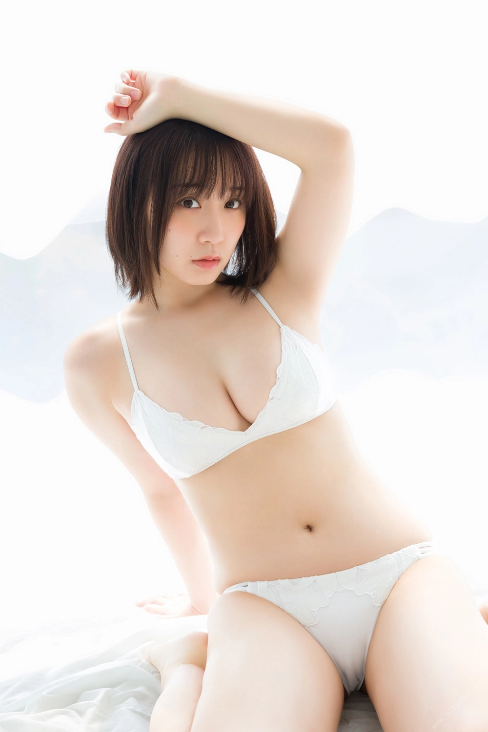 Ảnh gái xinh lộ núm vú toát lên vẻ đẹp gợi cảm táo bạo đầy cuốn hút.