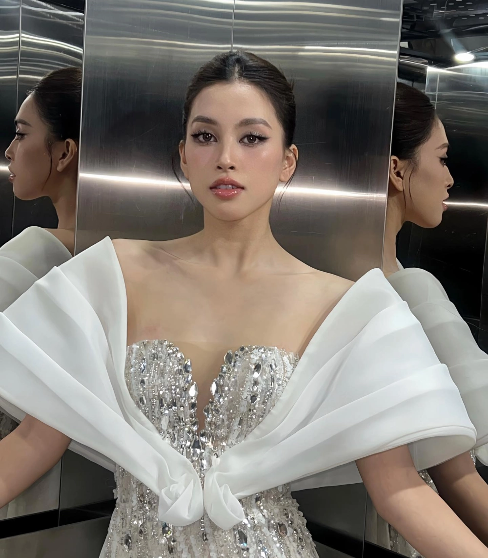 Ảnh gái xinh vú to đít bự sở hữu thân hình sexy bốc lửa mê hoặc.