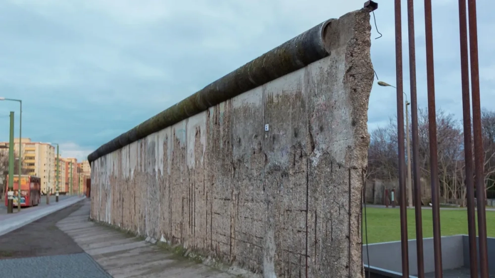 Hình ảnh bức tường Berlin xưa và nay tại khu vực cổng Brandenburg