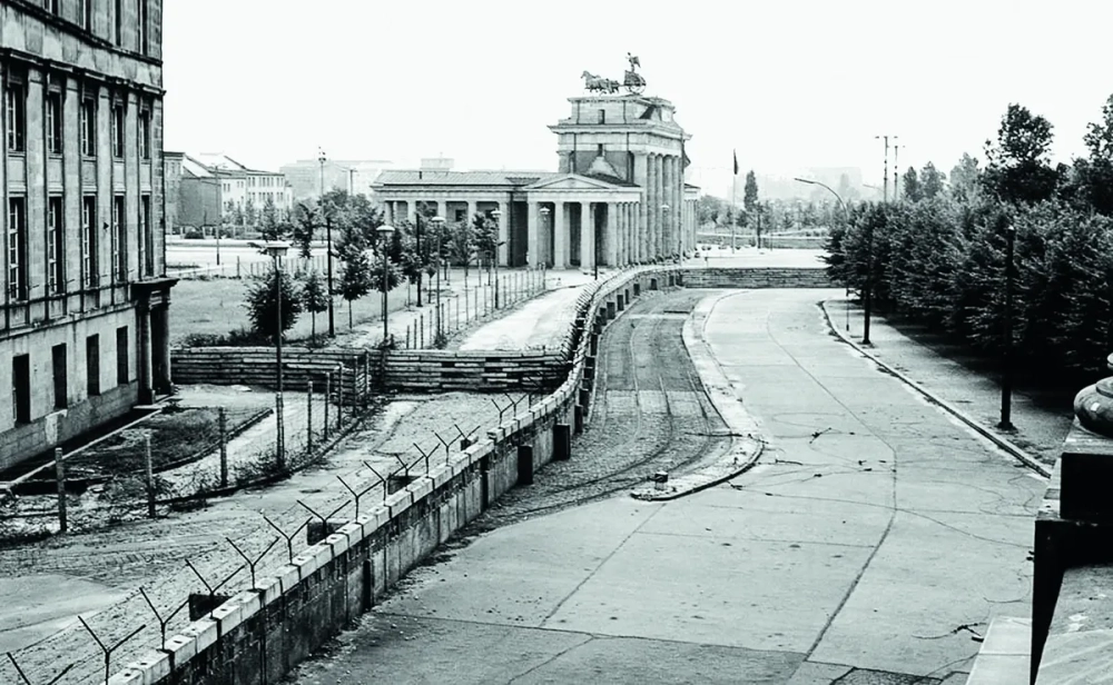 Cuộc sống người dân cạnh bức tường Berlin dưới sự giám sát nghiêm ngặt