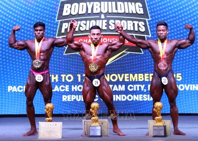 Phạm Văn Mách khoe thân hình chuẩn mực