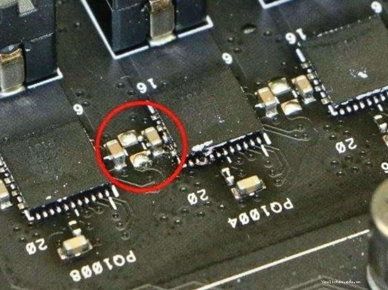 Kiểm tra và vệ sinh linh kiện phần cứng bên trong laptop