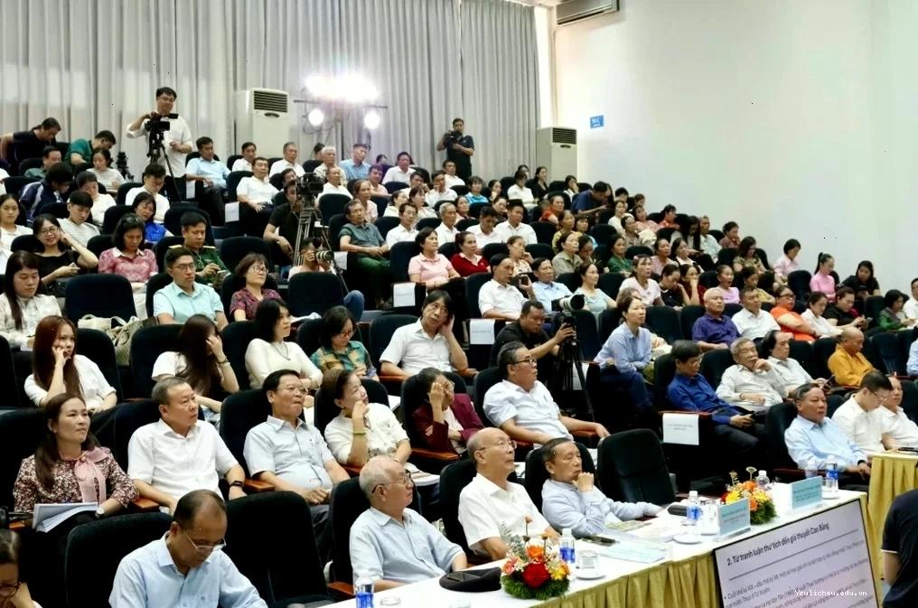 Di tích Cổ Loa dưới ánh nắng