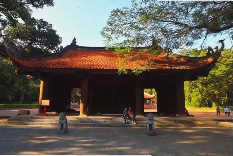 Du khách tham quan tại Khu di tích Lam Kinh
