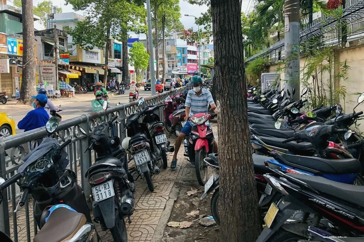Khu vực gửi xe gần Lăng Bác