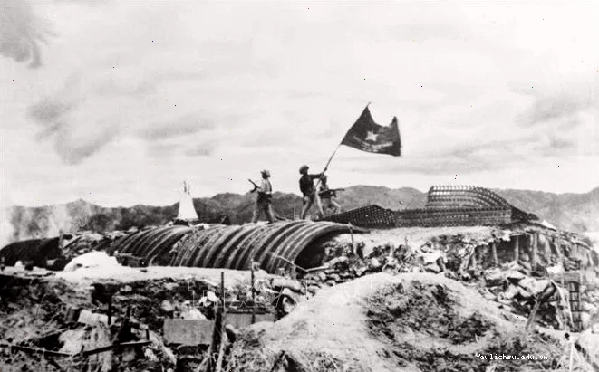 Lá cờ Quyết chiến Quyết thắng tung bay tại Điện Biên Phủ