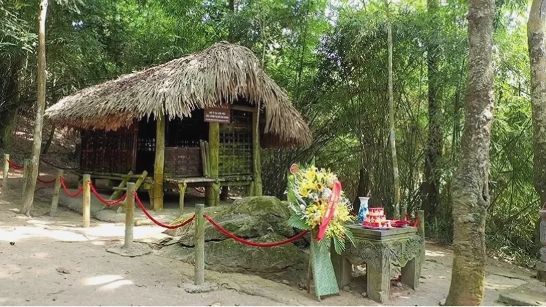 Lán Nà Nưa nơi ở và làm việc của Bác Hồ