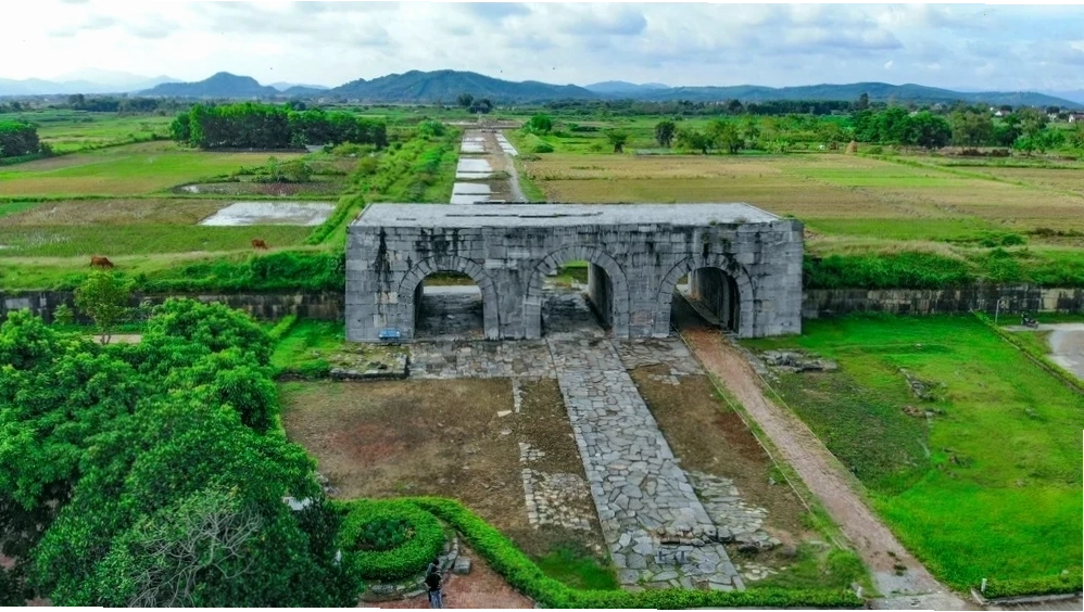 Thành nhà Hồ Thanh Hóa với những khối đá xanh khổng lồ