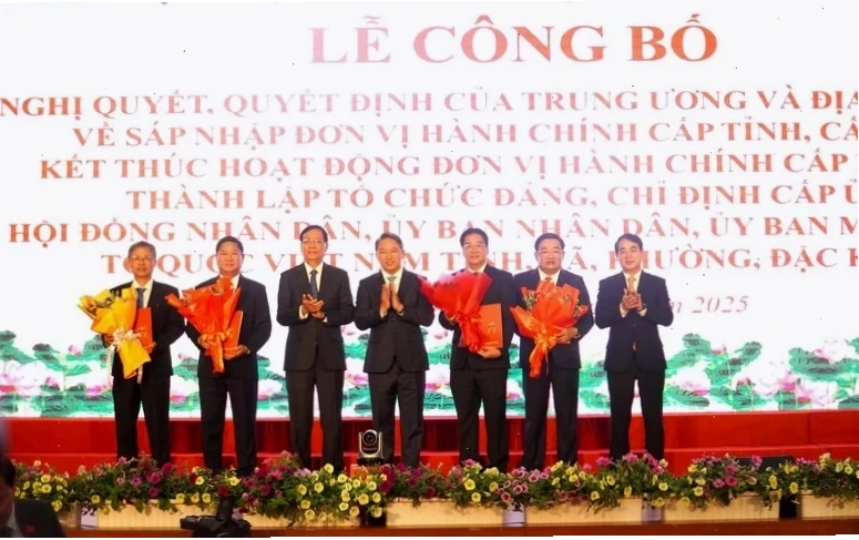 Tượng Nữ thần Thiên Y A Na tại Tháp Bà Ponagar