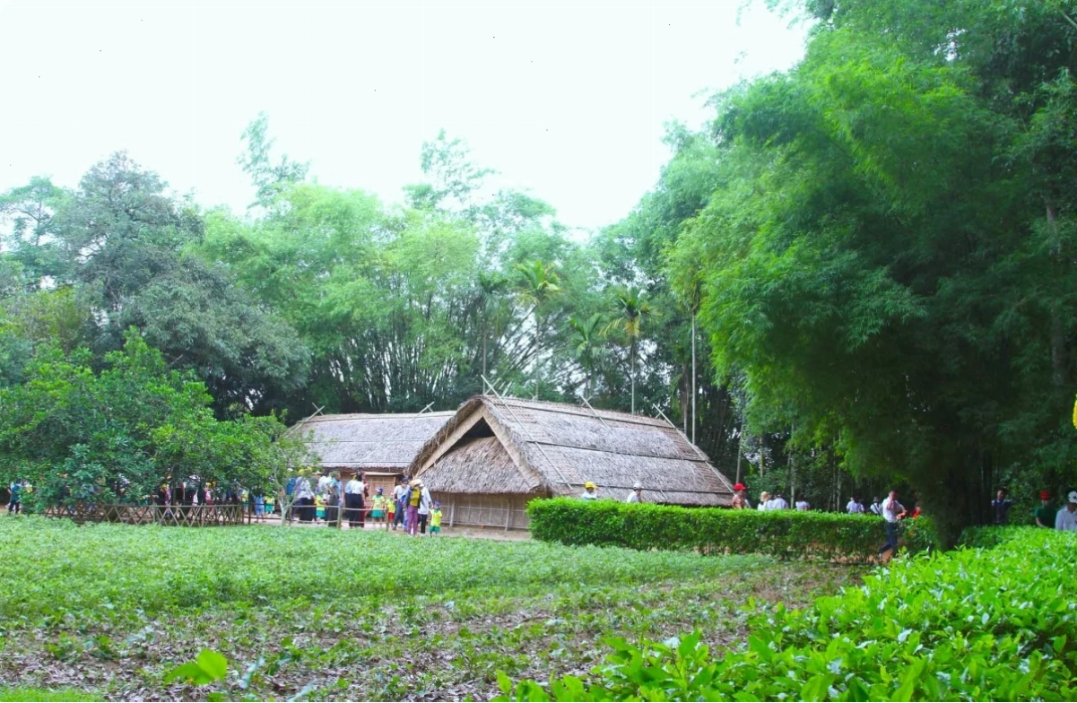 Vị trí địa lý Làng Sen quê Bác tại xã Kim Liên, Nghệ An