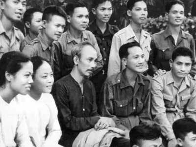 Tóm tắt bài 16 Lịch sử 9: Hoạt động của Nguyễn Ái Quốc ở nước ngoài trong những năm 1919 - 1925 (Chi tiết nhất)