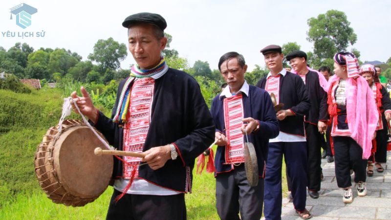 Chia sẻ kinh nghiệm khi tham quan làng văn hoá 54 dân tộc