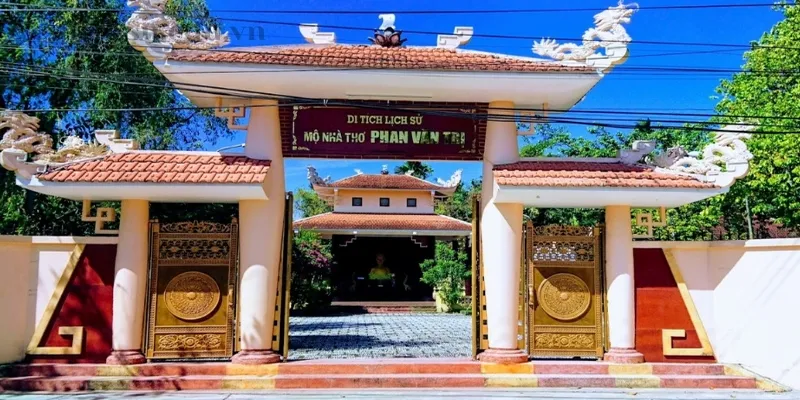 Di tích lịch sử Mộ nhà thơ Phan Văn Trị